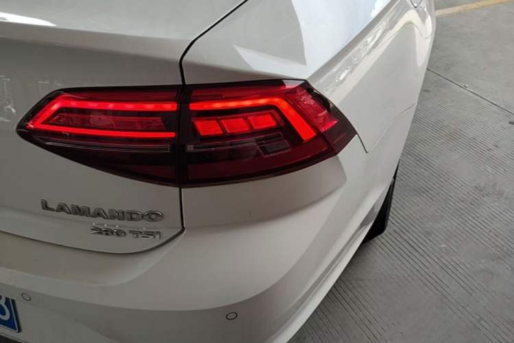 Used Volkswagen Lamando 2019 280TSI DSG Comfort Edition China VI standard Right Rear Taillight