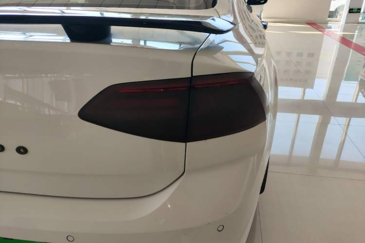 Used Volkswagen Lamando 2019 230TSI DSG Fashion Edition China V Standard Right Rear Taillight