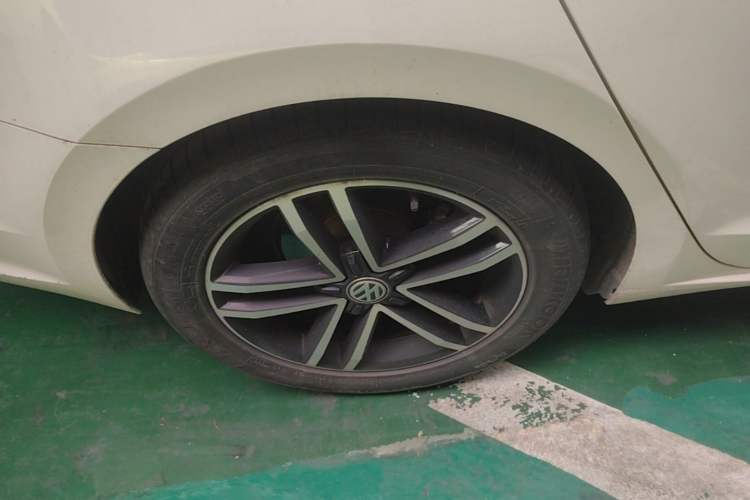 Used Volkswagen Lamando 2019 280TSI DSG Comfort Edition China VI standard Right Rear Wheel Hub