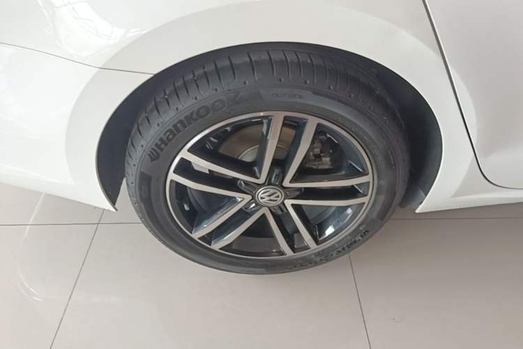 Used Volkswagen Lamando 2019 280TSI DSG Comfort Edition China VI standard Right Rear Wheel Hub