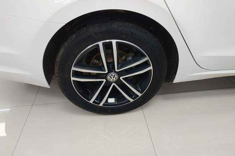 Used Volkswagen Lamando 2019 280TSI DSG Comfort Edition China VI standard Right Rear Wheel Hub