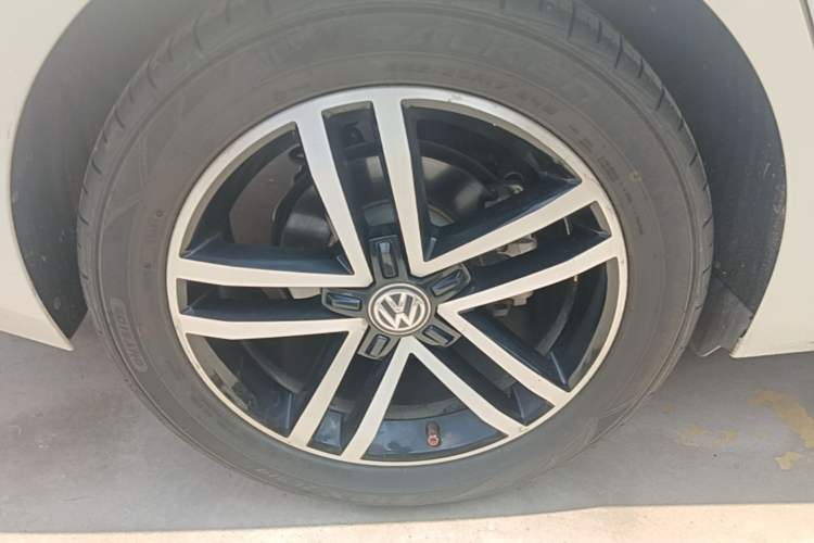 Used Volkswagen Lamando 2019 280TSI DSG Comfort Edition China VI standard Right Rear Wheel Hub