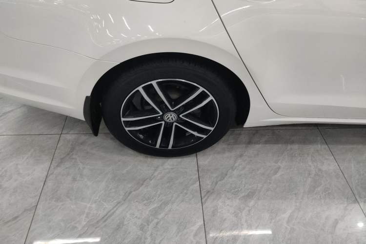 Used Volkswagen Lamando 2019 280TSI DSG Comfort Edition China VI standard Right Rear Wheel Hub