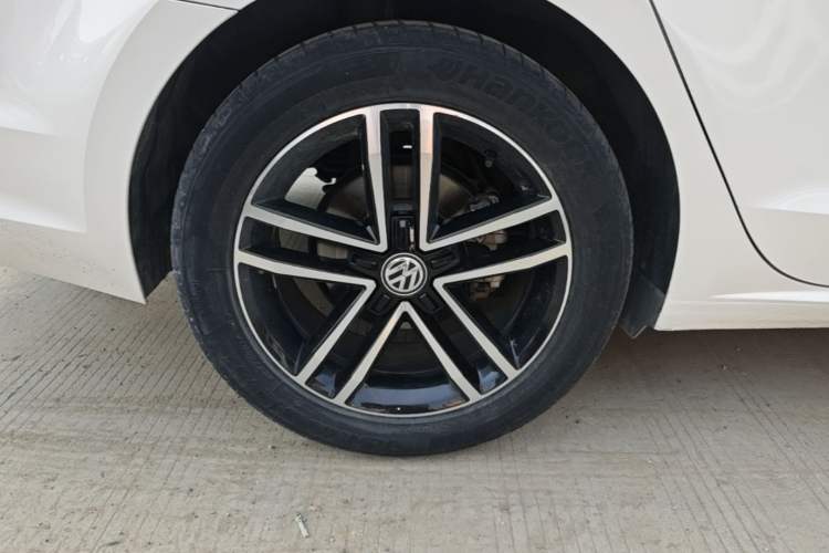 Used Volkswagen Lamando 2019 280TSI DSG Comfort Edition China VI standard Right Rear Wheel Hub