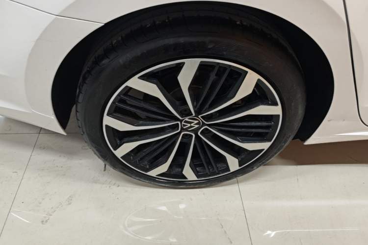 Used Volkswagen Lamando 2019 230TSI DSG Fashion Edition China V Standard Right Rear Wheel Hub