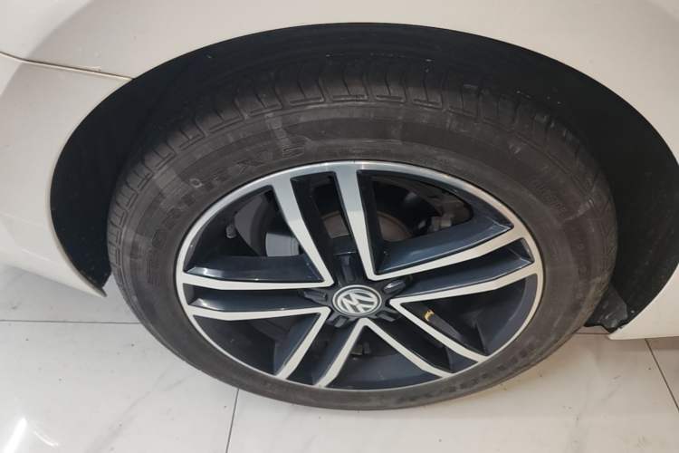 Used Volkswagen Lamando 2019 280TSI DSG Comfort Edition China VI standard Right Rear Wheel Hub