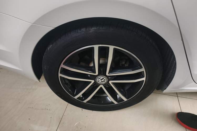 Used Volkswagen Lamando 2019 280TSI DSG Comfort Edition China VI standard Right Rear Wheel Hub