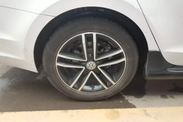 Used Volkswagen Lamando 2019 280TSI DSG Comfort Edition China V Standard Right Rear Wheel Hub