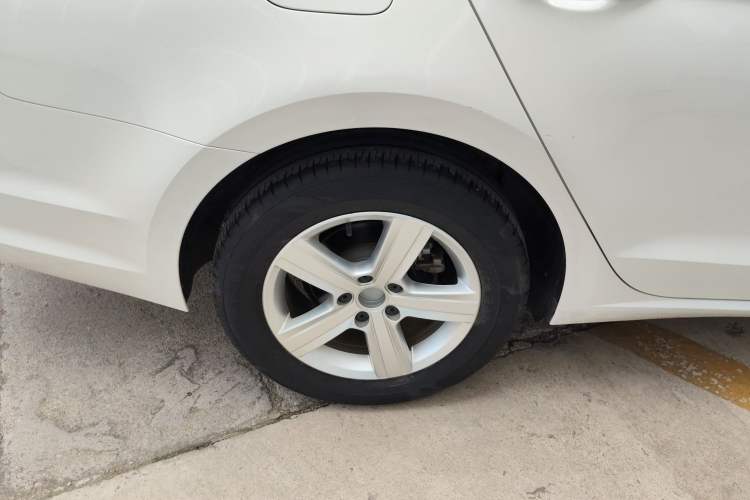 Used Volkswagen Lamando 2019 230TSI DSG Fashion Edition China V Standard Right Rear Wheel Hub