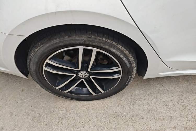 Used Volkswagen Lamando 2019 280TSI DSG Comfort Edition China VI standard Right Rear Wheel Hub