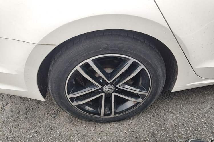 Used Volkswagen Lamando 2019 280TSI DSG Comfort Edition China VI standard Right Rear Wheel Hub
