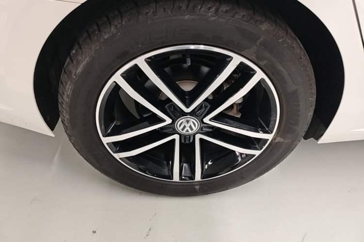 Used Volkswagen Lamando 2019 280TSI DSG Comfort Edition China VI standard Right Rear Wheel Hub