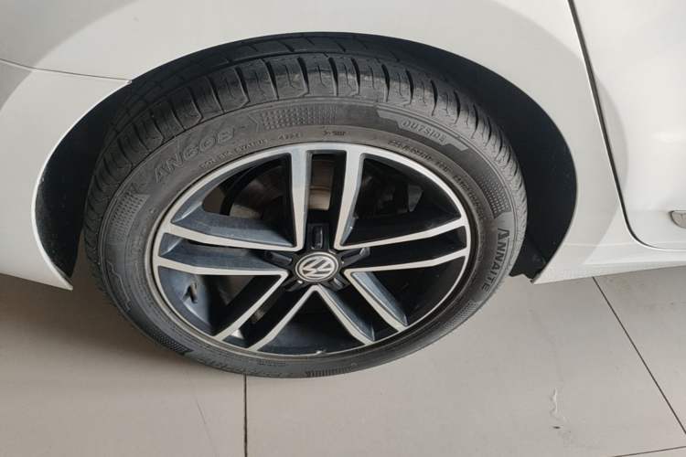 Used Volkswagen Lamando 2019 280TSI DSG Comfort Edition China VI standard Right Rear Wheel Hub