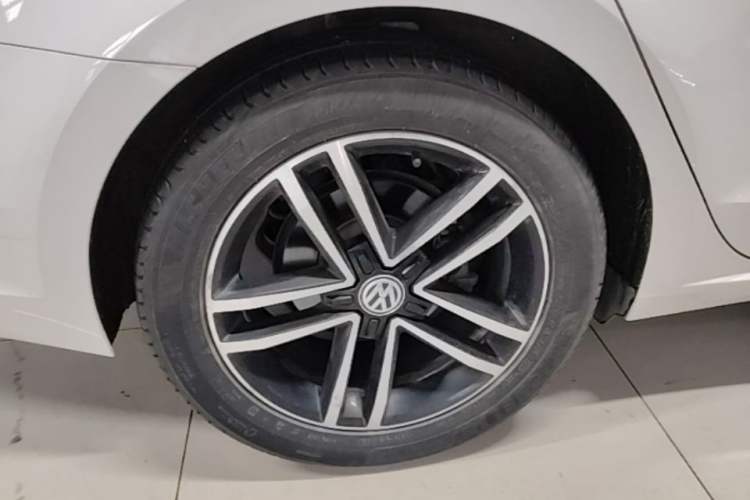 Used Volkswagen Lamando 2019 280TSI DSG Comfort Edition China VI standard Right Rear Wheel Hub