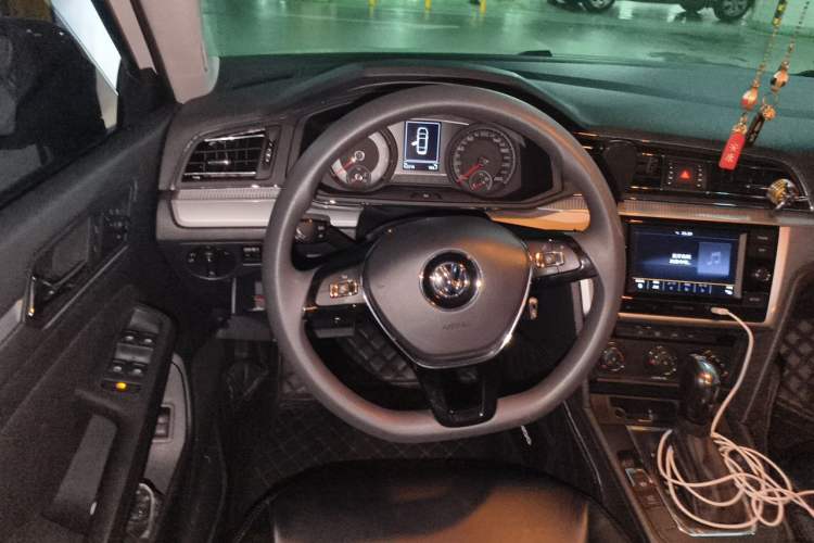 Used Volkswagen Lamando 2019 230TSI DSG Fashion Edition China V Standard Steering Wheel