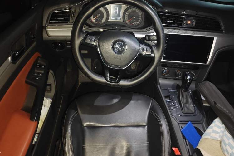 Used Volkswagen Lamando 2019 230TSI DSG Fashion Edition China VI Steering Wheel