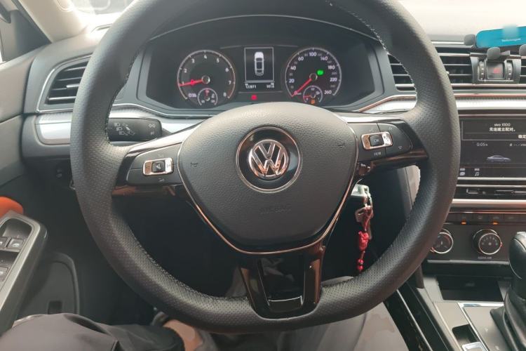 Used Volkswagen Lamando 2019 230TSI DSG Fashion Edition China VI Steering Wheel