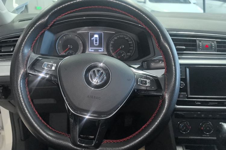 Used Volkswagen Lamando 2019 230TSI DSG Fashion Edition China VI Steering Wheel