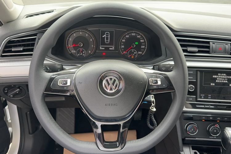 Used Volkswagen Lamando 2019 230TSI DSG Fashion Edition China V Standard Steering Wheel