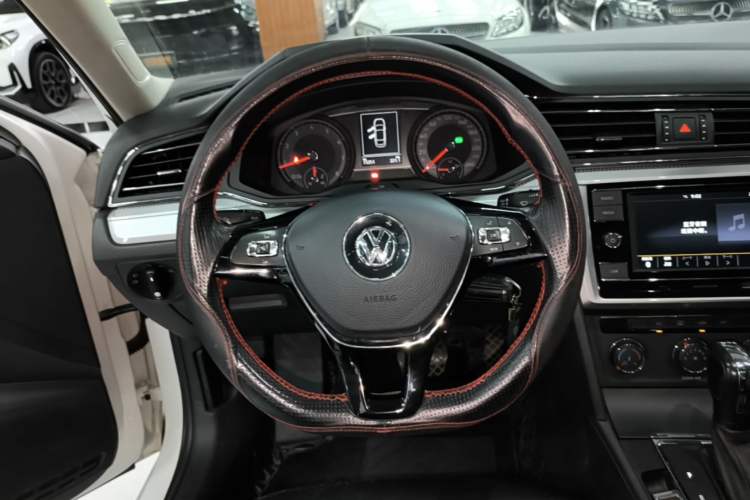 Used Volkswagen Lamando 2019 230TSI DSG Fashion Edition China V Standard Steering Wheel