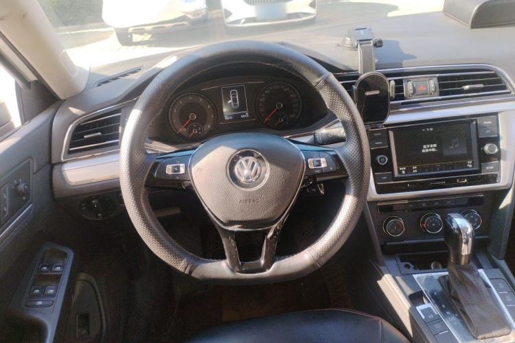 Used Volkswagen Lamando 2019 230TSI DSG Fashion Edition China VI Steering Wheel