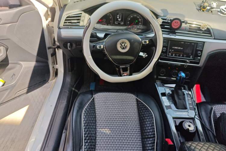 Used Volkswagen Lamando 2019 230TSI DSG Fashion Edition China VI Steering Wheel