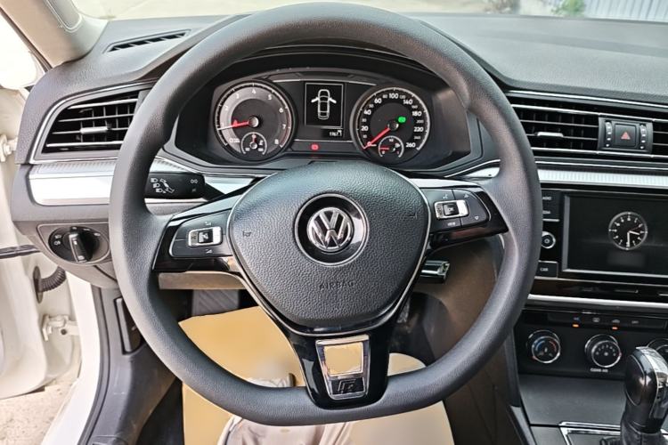 Used Volkswagen Lamando 2019 230TSI DSG Fashion Edition China VI Steering Wheel