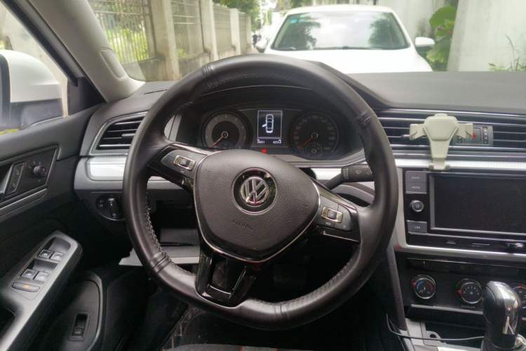 Used Volkswagen Lamando 2019 230TSI DSG Fashion Edition China VI Steering Wheel