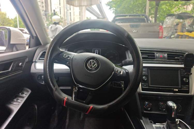 Used Volkswagen Lamando 2019 230TSI DSG Vision Edition China VI Standard Steering Wheel