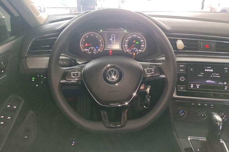 Used Volkswagen Lamando 2019 230TSI DSG Fashion Edition China V Standard Steering Wheel