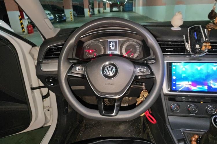 Used Volkswagen Lamando 2019 230TSI Manual Trend Edition China VI Standard Steering Wheel