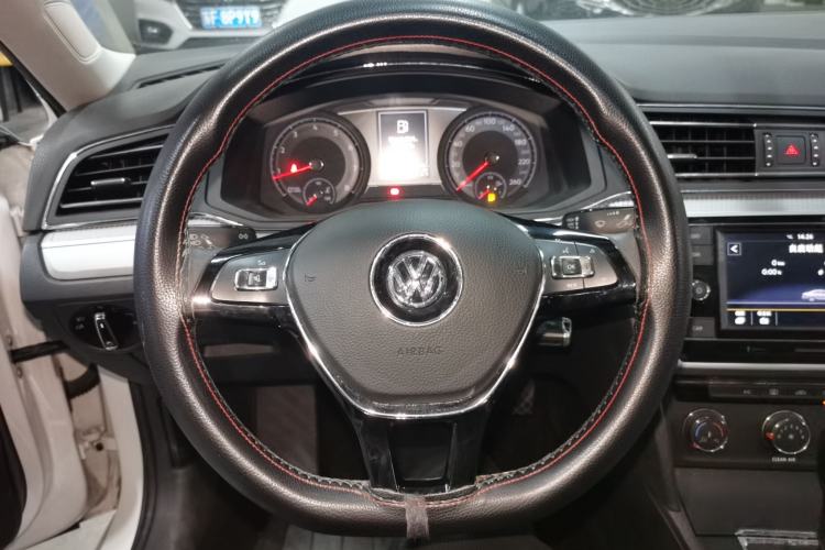 Used Volkswagen Lamando 2019 230TSI DSG Fashion Edition China V Standard Steering Wheel