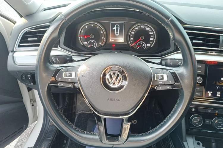 Used Volkswagen Lamando 2019 280TSI DSG Comfort Edition China VI standard Steering Wheel