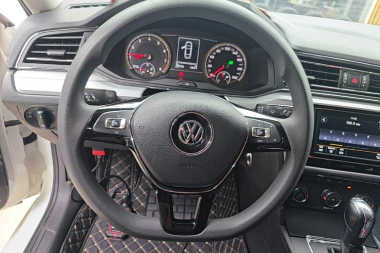 Used Volkswagen Lamando 2019 230TSI DSG Fashion Edition China VI Steering Wheel