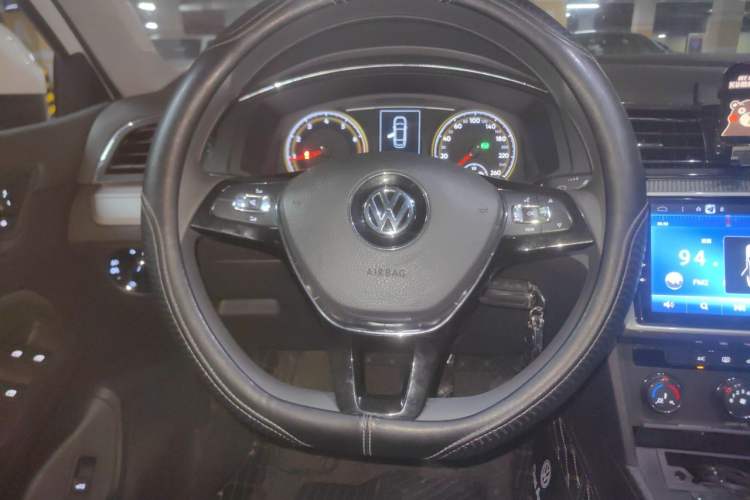 Used Volkswagen Lamando 2019 230TSI DSG Fashion Edition China VI Steering Wheel
