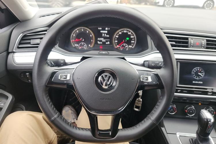 Used Volkswagen Lamando 2019 230TSI DSG Fashion Edition China VI Steering Wheel