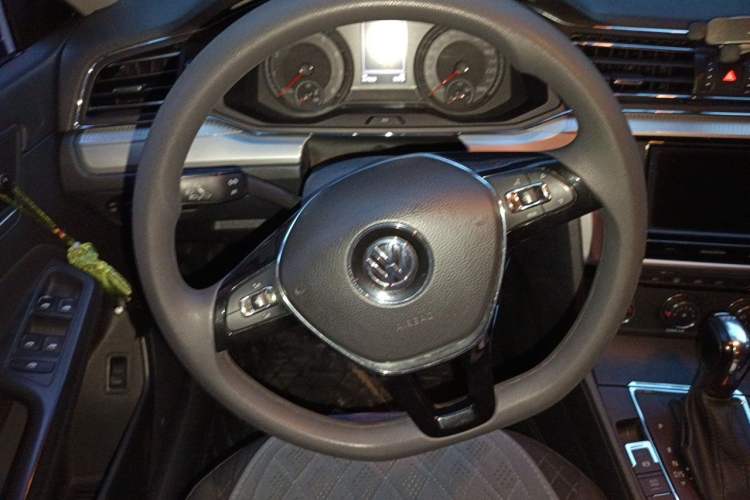 Used Volkswagen Lamando 2019 230TSI DSG Fashion Edition China V Standard Steering Wheel