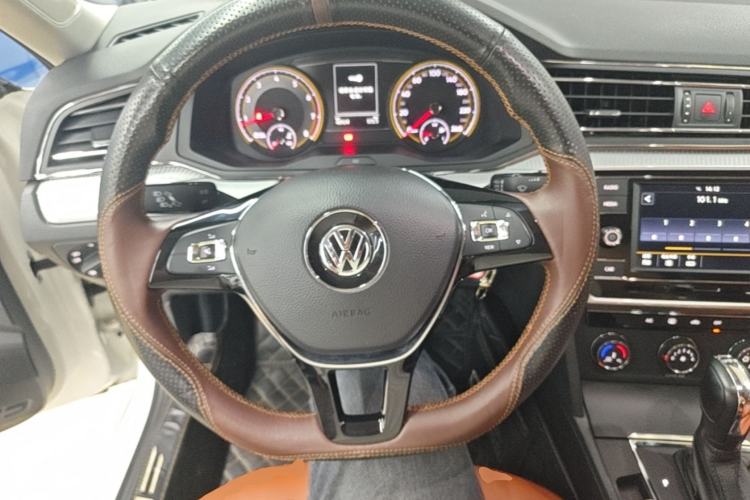 Used Volkswagen Lamando 2019 230TSI DSG Fashion Edition China V Standard Steering Wheel