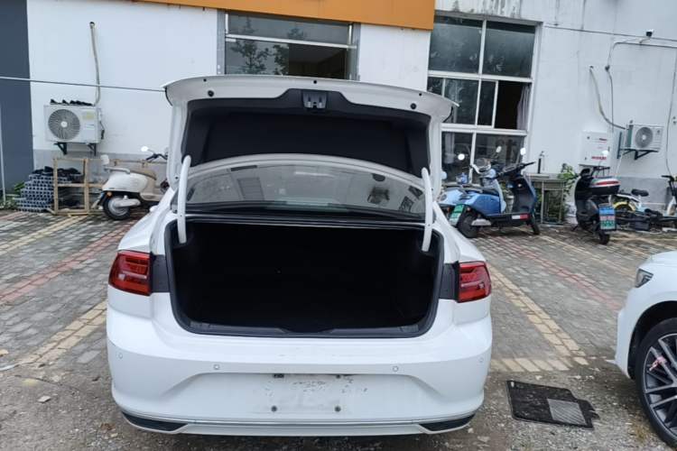 Used Volkswagen Lamando 2019 230TSI DSG Vision Edition China VI Standard Trunk