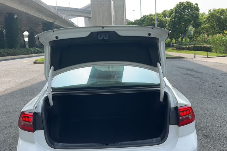 Used Volkswagen Lamando 2019 230TSI DSG Fashion Edition China V Standard Trunk