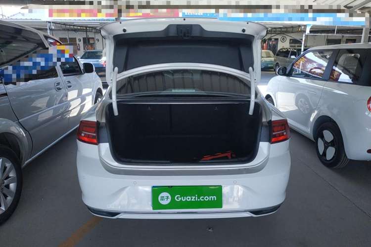 Used Volkswagen Lamando 2019 230TSI DSG Vision Edition China VI Standard Trunk