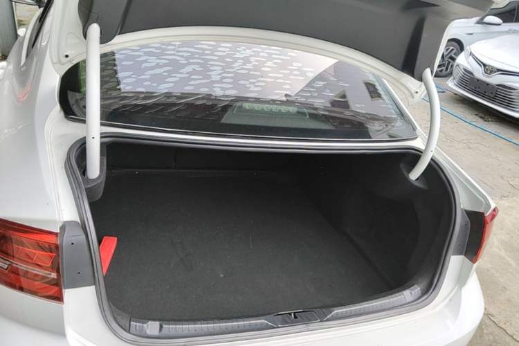 Used Volkswagen Lamando 2019 230TSI DSG Vision Edition China VI Standard Trunk