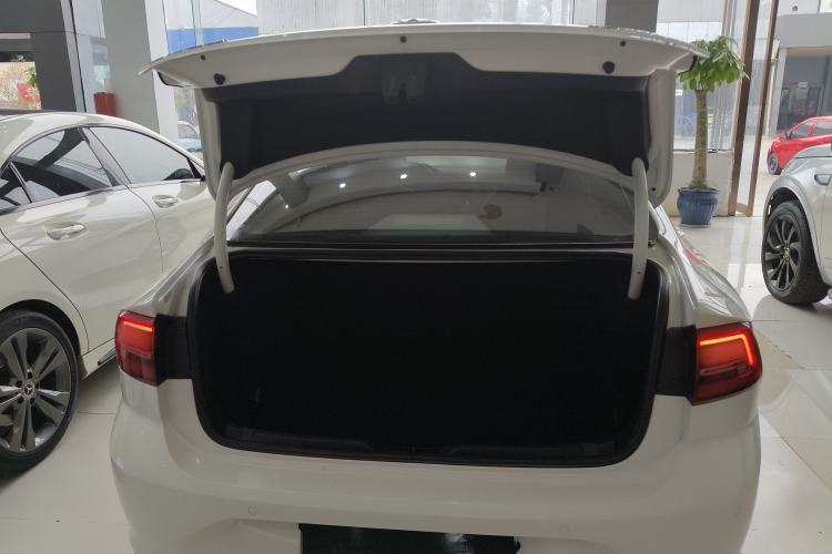 Used Volkswagen Lamando 2019 230TSI DSG Fashion Edition China VI Trunk