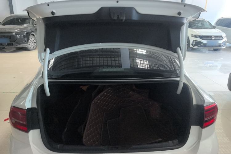 Used Volkswagen Lamando 2019 230TSI DSG Fashion Edition China VI Trunk