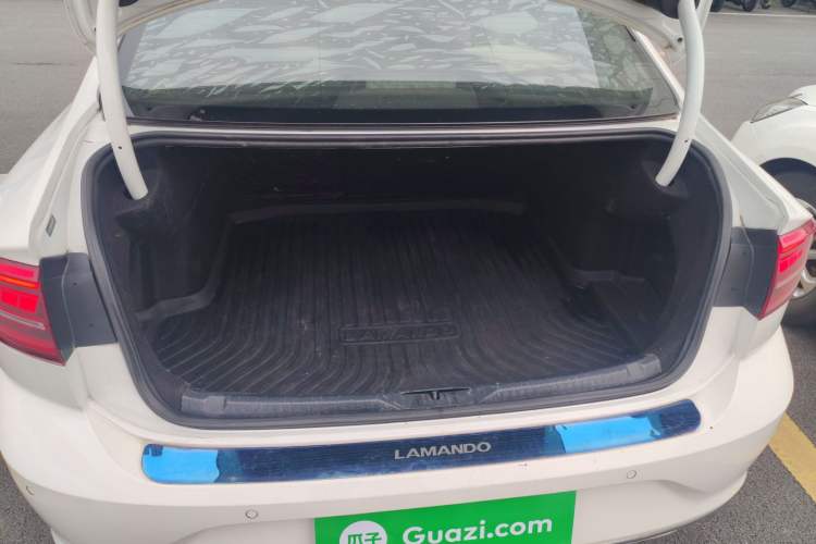 Used Volkswagen Lamando 2019 230TSI DSG Fashion Edition China VI Trunk