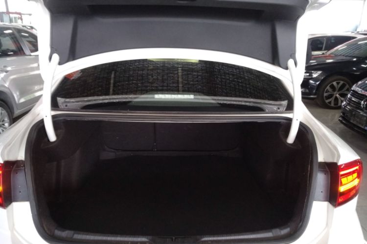Used Volkswagen Lamando 2019 230TSI DSG Fashion Edition China VI Trunk