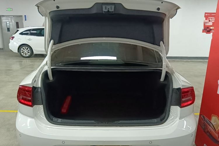 Used Volkswagen Lamando 2019 230TSI DSG Fashion Edition China V Standard Trunk