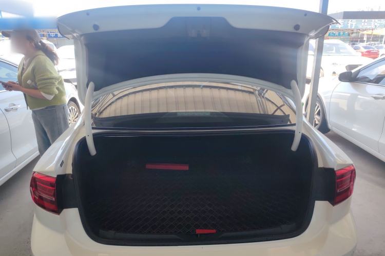 Used Volkswagen Lamando 2019 280TSI DSG Comfort Edition China VI standard Trunk