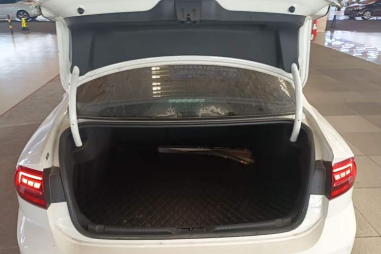 Used Volkswagen Lamando 2019 230TSI DSG Fashion Edition China VI Trunk