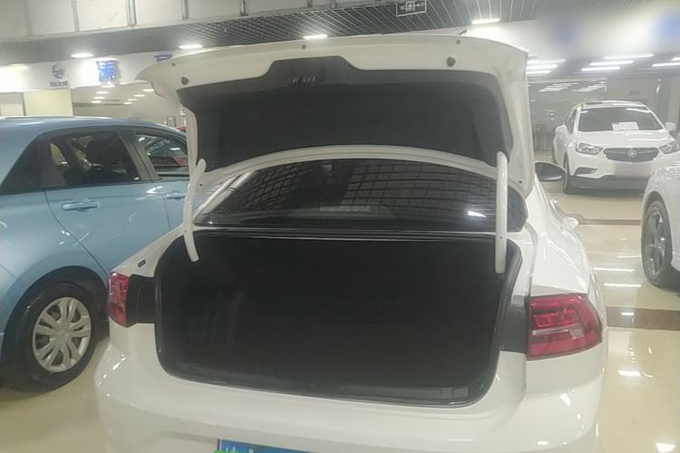 Used Volkswagen Lamando 2019 230TSI DSG Fashion Edition China VI Trunk